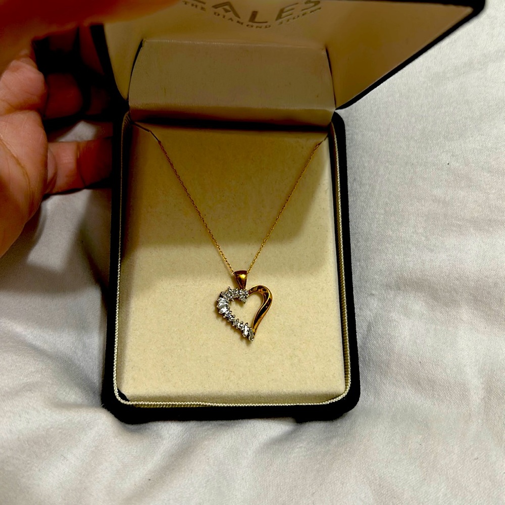 Zales 10K gold/diamond heart necklace